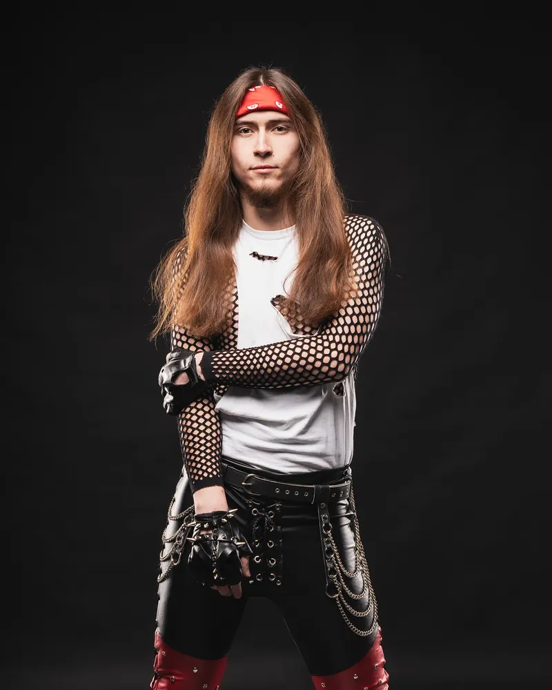 Hans FORCE banda en estudio vestimenta glam