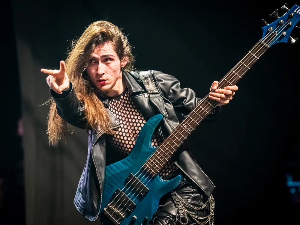 Hans FORCE banda en estudio vestimenta glam